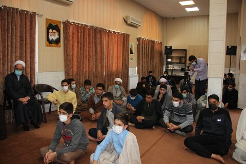 تصاویر / دیدار صمیمانه امام جمعه قزوین با اساتید و طلاب مدرسه علمیه شیخ الاسلام