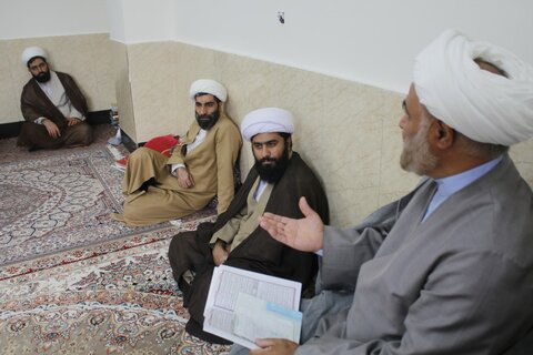 تصاویر/ تجمع اعتراضی اساتید مدرسه خاتم الانبیاء (ص) سنندج به کشتار مسلمانان افغانستان