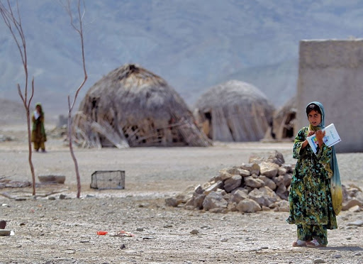 با همت گروه های جهادی آب به روستای محروم جاسک رسید 