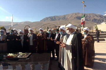 تصاویر/ غبارروبی مزار شهدای شهرستان ماکو