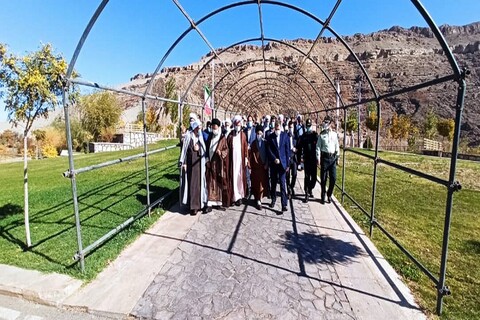 تصاویر/ غبارروبی مزار شهدای شهرستان ماکو با حضور نمیانده ولی فقیه در آذربایجان غربی