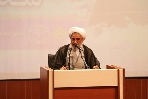 بالصور/ إقامة مؤتمر الوحدة الإسلامية في قاعة الاجتماعات للحوزة العلمية النسوية في مدينة بندرعباس جنوبي إيران
