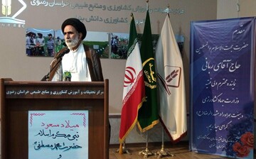 دنیا تشنه پیام انقلاب است/ دشمنان از وحدت شیعه و سنی وحشت دارند