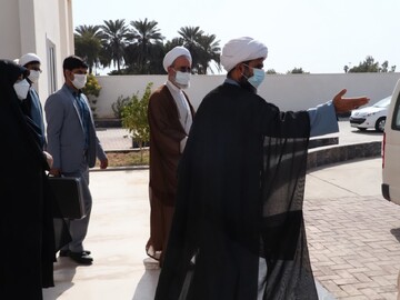 تصاویر/ ورود آیت الله اعرافی مدیر حوزه های علمیه کشور به استان هرمزگان