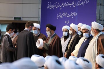 تصاویر/ آئین عمامه گذاری طلاب حوزه علمیه استان آذربایجان شرقی