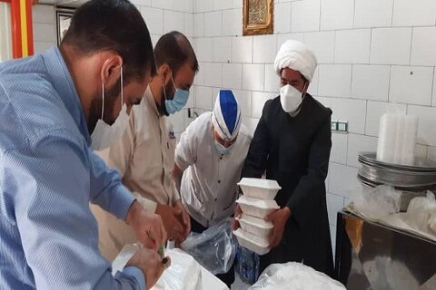 توزیع غذای گرم بین نیازمندان قرارگاه جهادی، مسجدی شهید حاج قاسم سلیمانی کرمانشاه