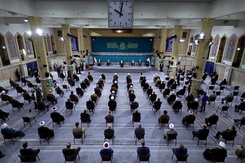 تصاویر / دیدار میهمانان کنفرانس وحدت اسلامى‌ و جمعی از مسئولان نظام با رهبر معظم انقلاب