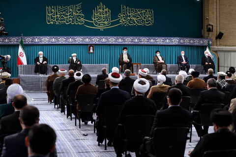 تصاویر / دیدار میهمانان کنفرانس وحدت اسلامى‌ و جمعی از مسئولان نظام با رهبر معظم انقلاب