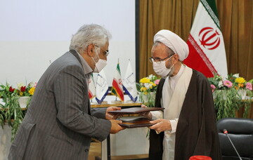 تصاویر/ امضای تفاهم نامه موسسه آموزشی و پژوهشی امام خمینی(ره) و دانشگاه آزاد اسلامی