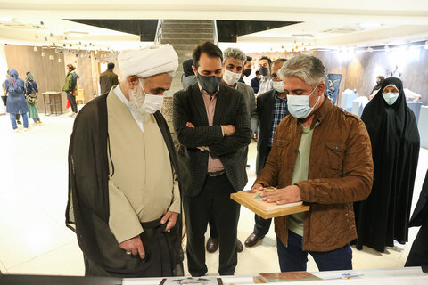 تصاویر / بازدید امام جمعه قزوین از نمایشگاه سفال وسرامیک