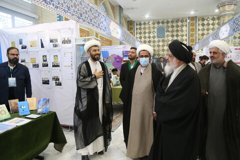 بازدید آیت الله میلانی از نمایشگاه دستاوردهای علمی واحدهای آموزشی تخصصی حوزوی