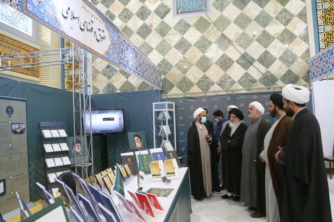 بازدید آیت الله میلانی از نمایشگاه دستاوردهای علمی واحدهای آموزشی تخصصی حوزوی