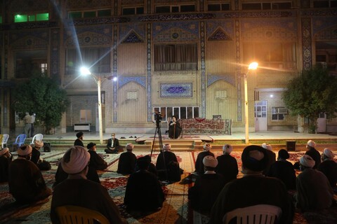 نشست صمیمانه جمعی از اساتید و طلاب مدرسه درس خارج اهواز با آیت الله موسوی جزایری