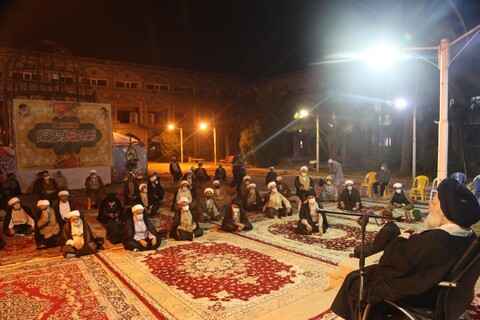 نشست صمیمانه جمعی از اساتید و طلاب مدرسه درس خارج اهواز با آیت الله موسوی جزایری
