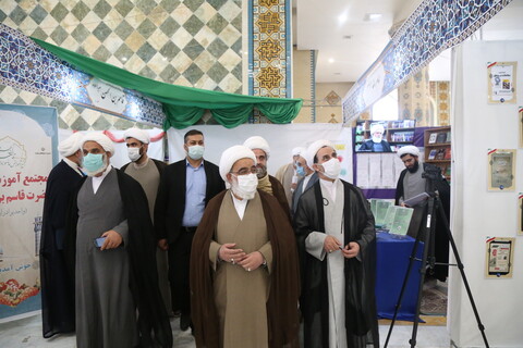 تصاویر / بازدید آیت الله شب زنده دار از نمایشگاه "دستاوردهای علمی واحدهای آموزشی تخصصی حوزوی"
