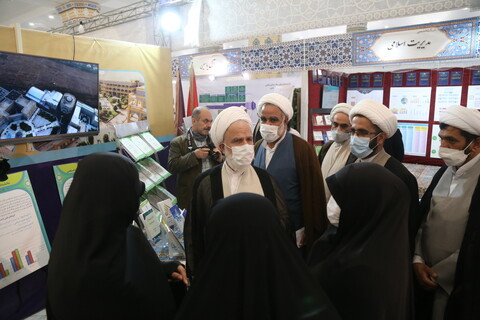 تصاویر / بازدید رئیس دفتر مقام معظم رهبری در قم از نمایشگاه "دستاوردهای علمی واحدهای آموزشی تخصصی حوزوی"