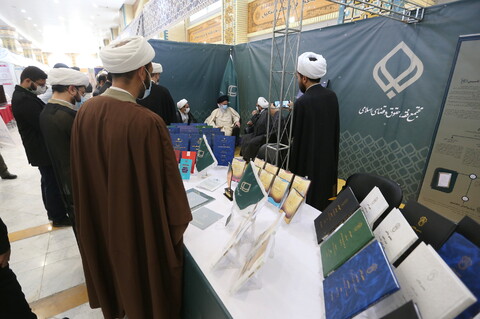 تصاویر/ بازدید آیت الله حسینی بوشهری از نمایشگاه "دستاوردهای علمی واحدهای آموزشی تخصصی حوزوی"