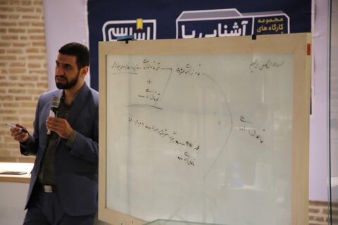 تصاویر/ کارگاه آموزشی آشنایی با قانون اساسی در مدرسه علمیه مروی تهران