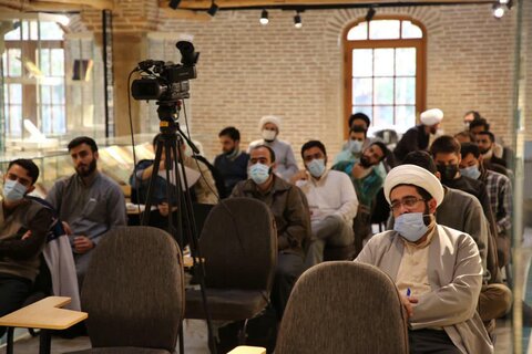 تصاویر/ کارگاه آموزشی آشنایی با قانون اساسی در مدرسه علمیه مروی تهران