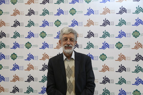 تصاویر / بازدید دکتر حداد عادل از نمایشگاه "دستاوردهای علمی واحدهای آموزشی تخصصی حوزوی"
