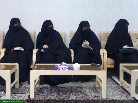 بالصور/ مدير الحوزات النسوية في إيران يلتقي بممثل الولي الفقيه في كاشان
