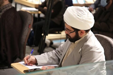 بالصور/ إقامة ورشة تعليمية للتعرف على الدستور الإيراني في مدرسة المروي العلمية بالعاصمة طهران