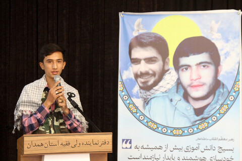 تصاویر | دیدار جمعی از دانش آموزان بسیجی با امام جمعه همدان