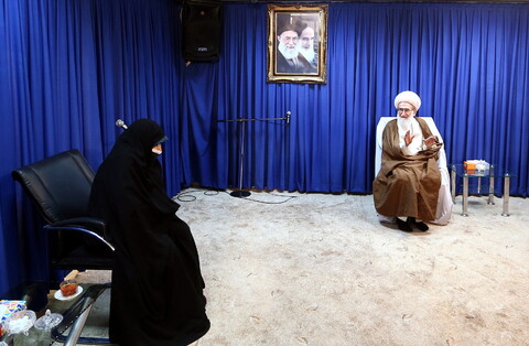دیدار معاون امور زنان و خانواده رئیس جمهور با آیت الله العظمی نوری همدانی