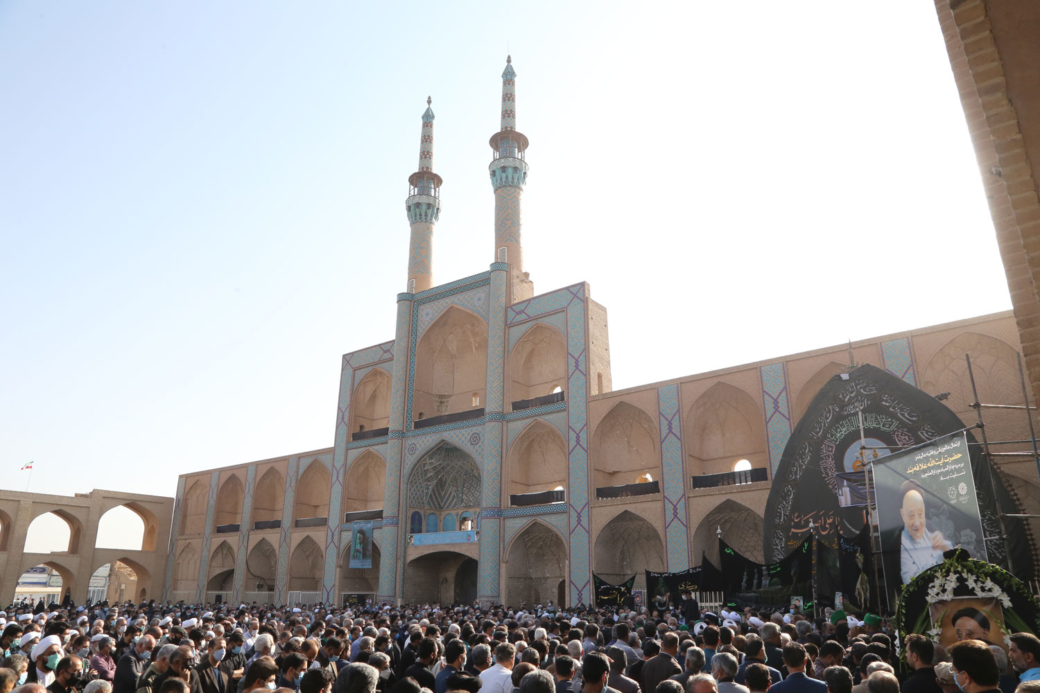 اقامه نمار نماد حاکمیت صالحان بر روی زمین لست