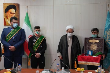 اهدای مدال خادمی مسجد مقدس جمکران به قهرمانان وزنه برداری کشور + تصاویر