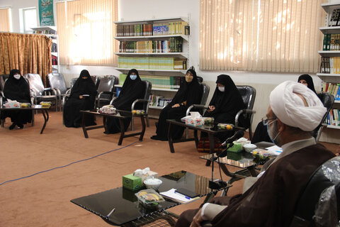 تصاویر/نشست هم اندیشی کمیته بانوان ستاد یوم الله 13 آبان در یزد