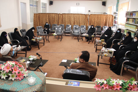 تصاویر/نشست هم اندیشی کمیته بانوان ستاد یوم الله 13 آبان در یزد