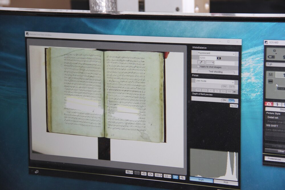تصویربرداری از ۲ هزار کتاب خطی و نایاب در کتابخانه امام صادق (ع) قزوین