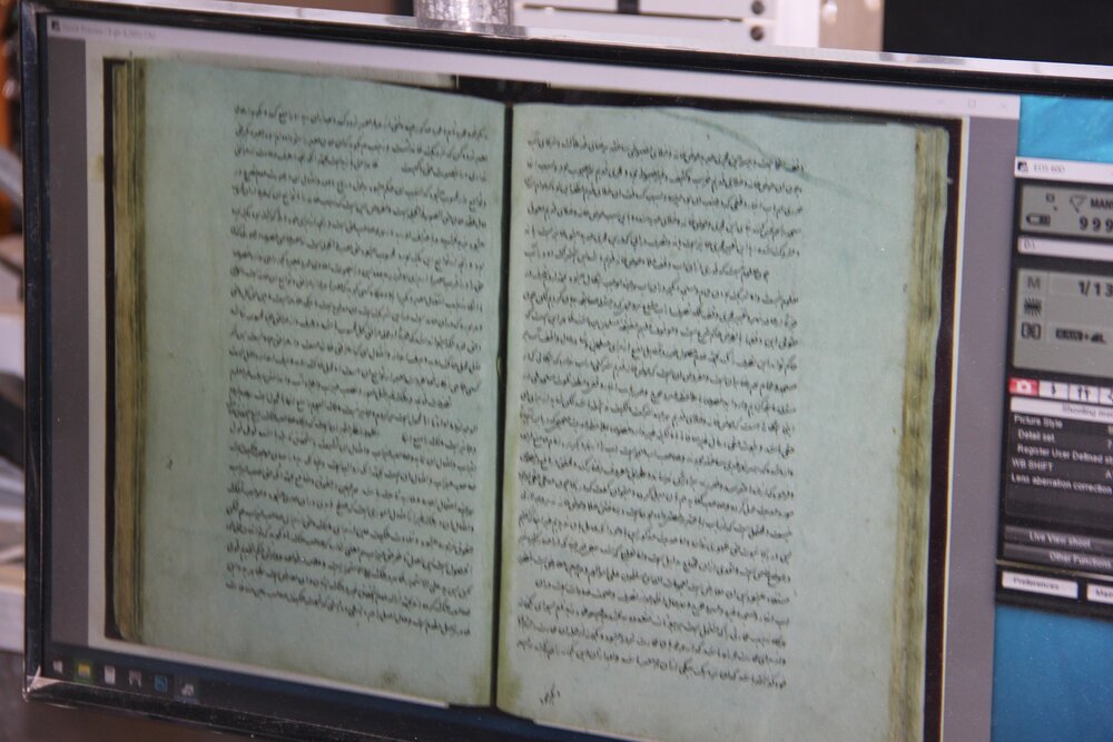 تصویربرداری از ۲ هزار کتاب خطی و نایاب در کتابخانه امام صادق (ع) قزوین