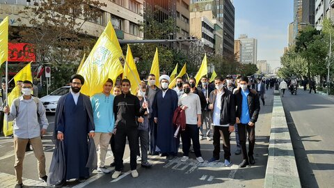 تصاویر/ حضور طلاب مدرسه علمیه دارالسلام تهران در راهپیمایی 13 آبان