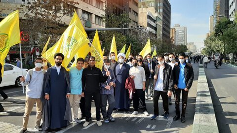 تصاویر/ حضور طلاب مدرسه علمیه دارالسلام تهران در راهپیمایی 13 آبان