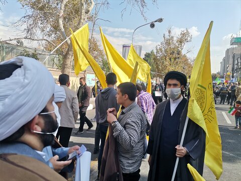 تصاویر/ حضور طلاب مدرسه علمیه دارالسلام تهران در راهپیمایی 13 آبان