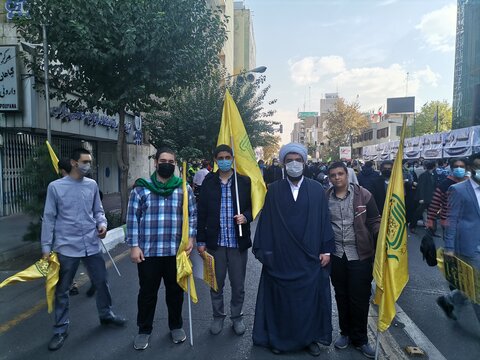 تصاویر/ حضور طلاب مدرسه علمیه دارالسلام تهران در راهپیمایی 13 آبان