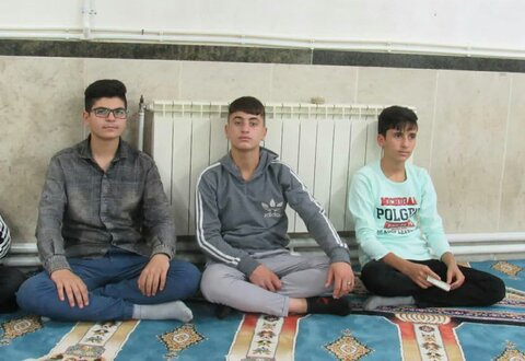 تصاویر/نماز جمعه توپ آغاج با عنوان «نوجوان امروز طلایه دار فردا » به نوجوانان بسیجی سپرده شد