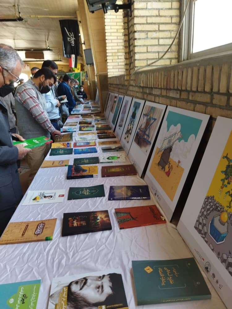 بازدید نماینده ولی فقیه در استان کهگیلویه و بویراحمد از نمایشگاه کتاب