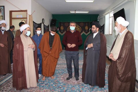 بالصور/ اجتماع ودي لإمام جمعة قزوين مع أساتذة وطلاب مدرسة أمير المؤمنين (ع) العلمية لمدينة آوج