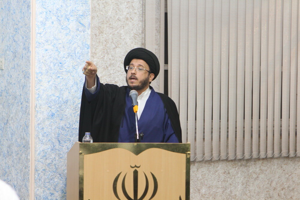 حوزه علمیه قم سخنگوی نظام و پایگاه انقلاب اسلامی است