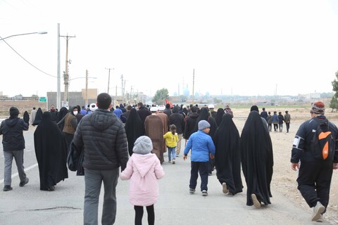 تصاویر/ همایش بزرگ پیاده روی خانوادگی طلاب حوزه علمیه قم
