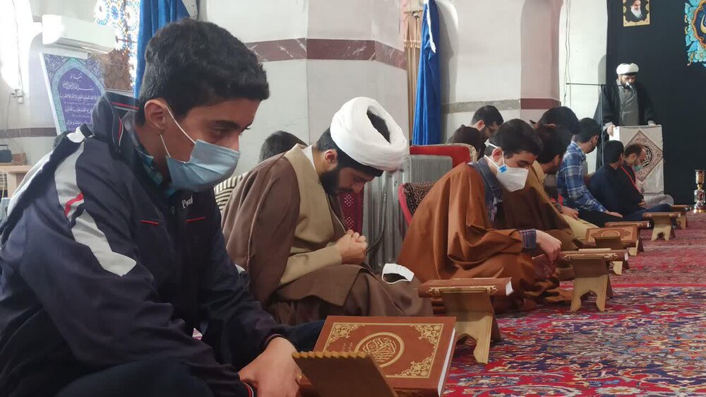 برگزاری محفل انس با قرآن در مدرسه علمیه صالحیه قزوین | موسوی: برای ترویج قرآن هزینه کنیم
