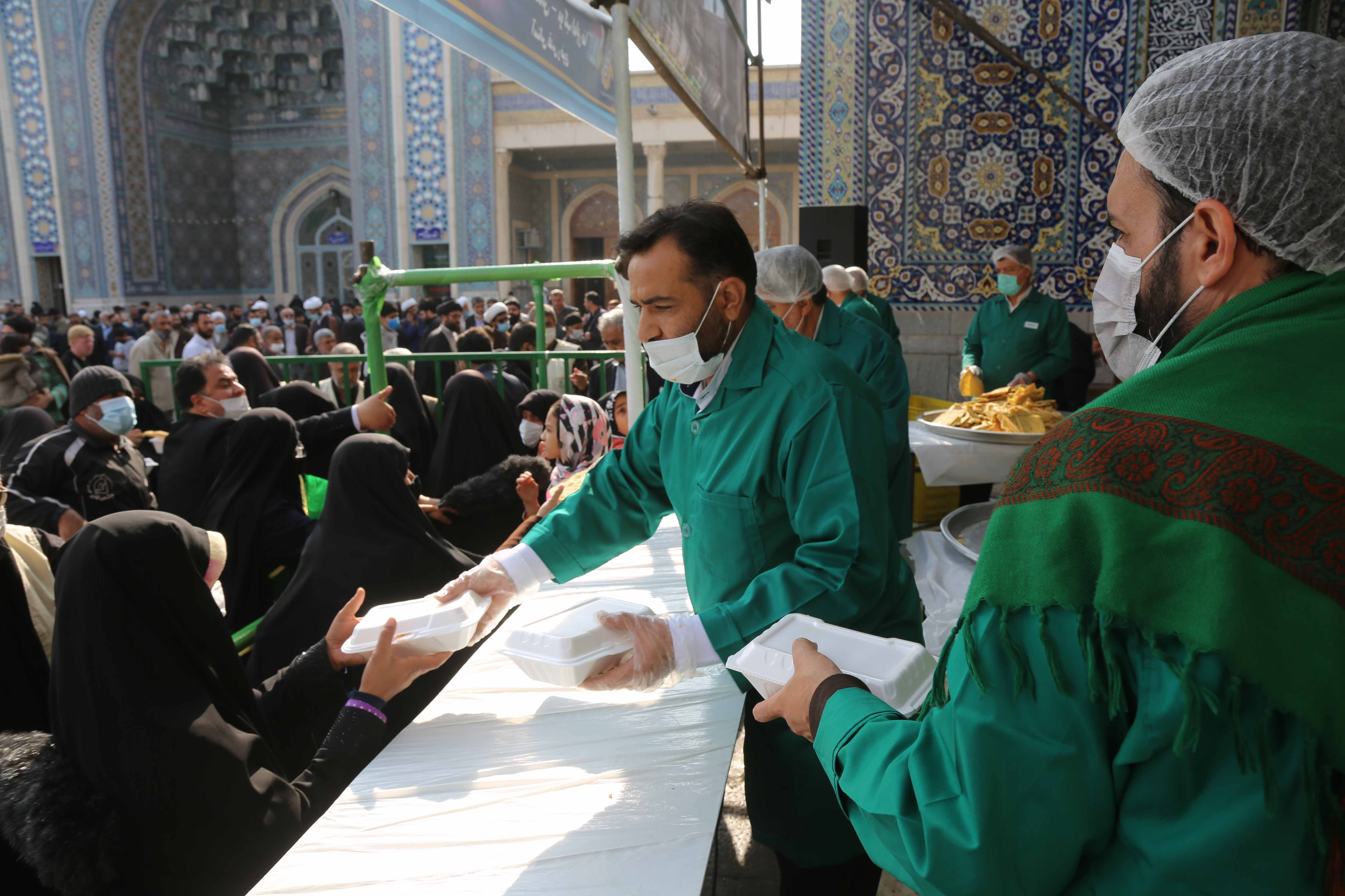 خدمتگزاری سه‌روزه خادمان آستان قدس رضوی به زائران کریمه اهل‌بیت (س)