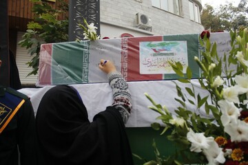 تشییع پیکر شهیده فاطمه اسدی در سنندج پس از ۳۷ سال + عکس و فیلم