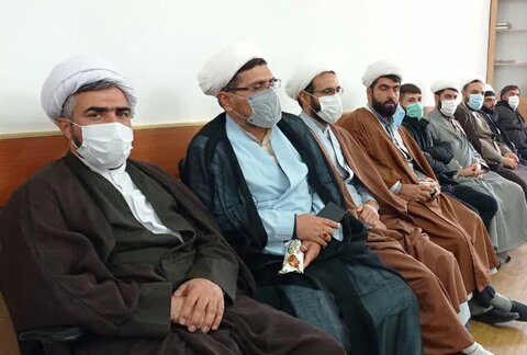 تصاویر/اعطای مجوز تشکیل گروههای جهادی به گروه جهادی «من القلوب» مدرسه علمیه بیجار