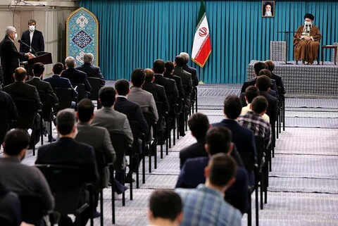 رہبر انقلاب اسلامی سے ملک ایران کی اہم علمی و سائنسی اور غیر معمولی استعداد کی حامل شخصیات کی ملاقات