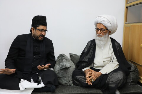 آہت اللہ العظمی حافظ بشیر نجفی کی خدمت میں آل انڈیا شیعہ پرسنل لا بورڈ کے ترجمان