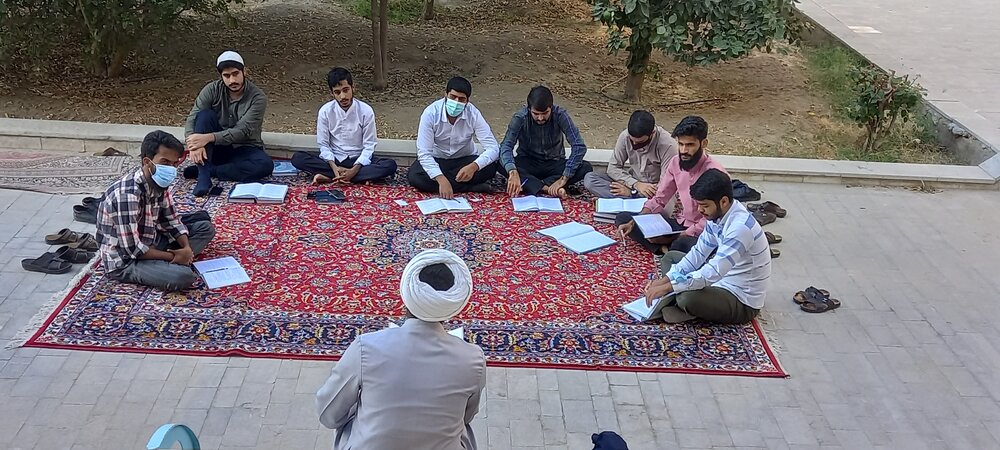 استاد محوری در حوزه های علمیه تقویت شود 